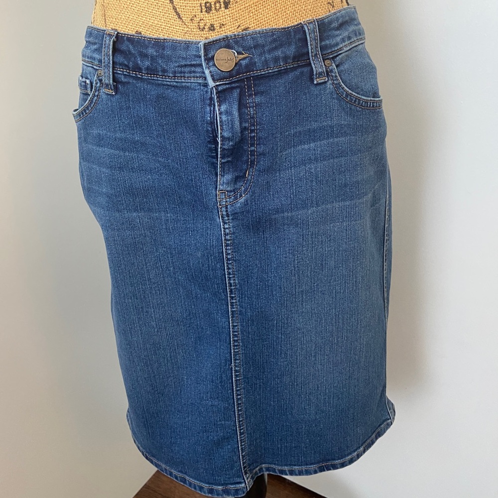 Stretchy denim skirt